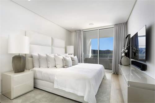 # 40117523 - £520,851 - 2 Bed , Marbella, Malaga, Andalucia, Spain