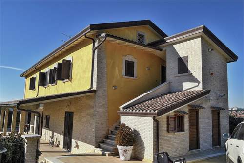 # 21571075 - £691,550 - 4 Bed Villa, Perugia, Umbria, Italy