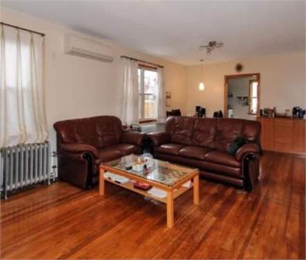 # 24861812 - £645,410 - 3 Bed , Flushing, Queens County, New York, USA
