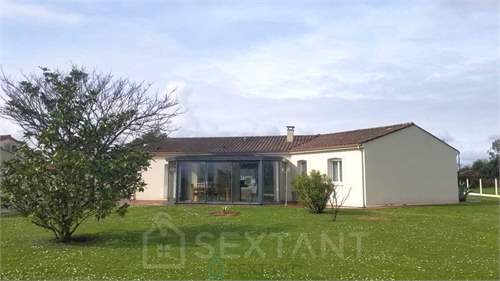 # 41706634 - £261,301 - 3 Bed , Charente, Poitou-Charentes, France