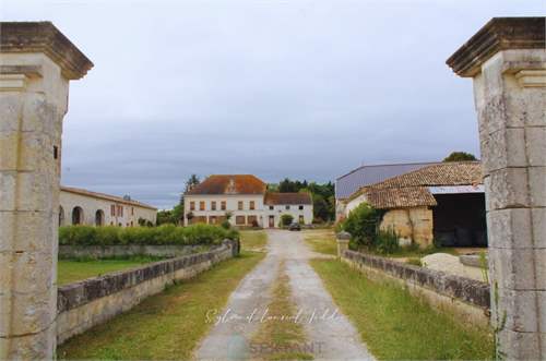 # 41707643 - £2,275,988 - 12 Bed , Charente-Maritime, Poitou-Charentes, France