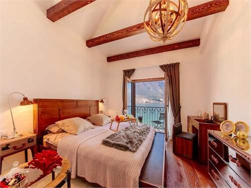 # 27429817 - £1,050,456 - 3 Bed Villa, Dobrota, Montenegro