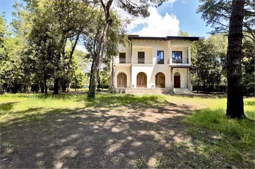# 31614441 - £2,801,216 - 10 Bed House, Massa, Massa-Carrara, Tuscany, Italy