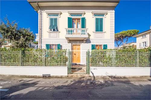 # 41524287 - £1,575,684 - 12 Bed , Camaiore, Lucca, Tuscany, Italy