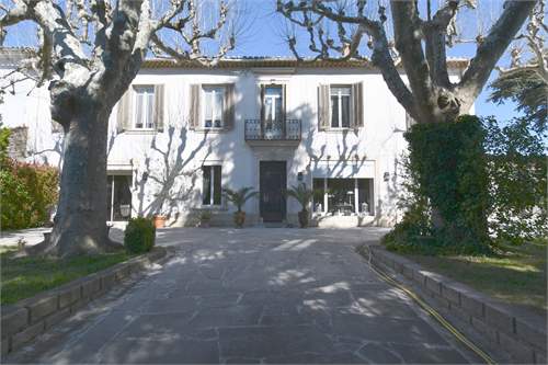 # 41514801 - £735,319 - 5 Bed , Carpentras, Vaucluse, Provence-Alpes-Cote dAzur, France