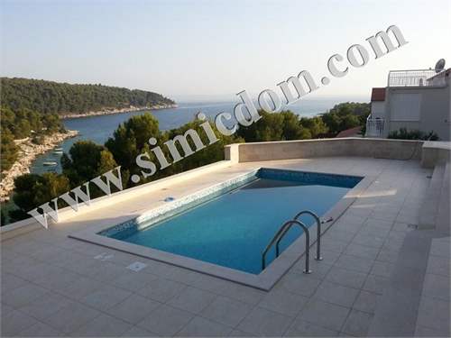 # 11303899 - £1,181,763 - 8 Bed Villa, Otok Brac, Split-Dalmatia, Croatia