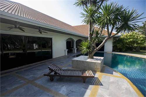 # 24795276 - £755,289 - 5 Bed Villa, Amphoe Bang Lamung, Chon Buri, Thailand