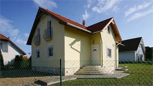 # 7567159 - £104,170 - 3 Bed House, Cserszegtomaj, Zala, Hungary