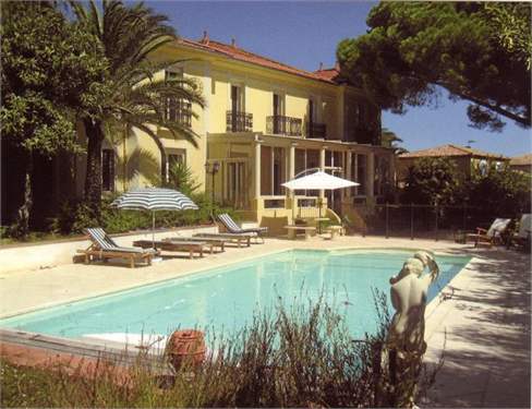 # 16091313 - £770,334 - 7 Bed Villa, Hyeres, Var, Provence-Alpes-Cote dAzur, France